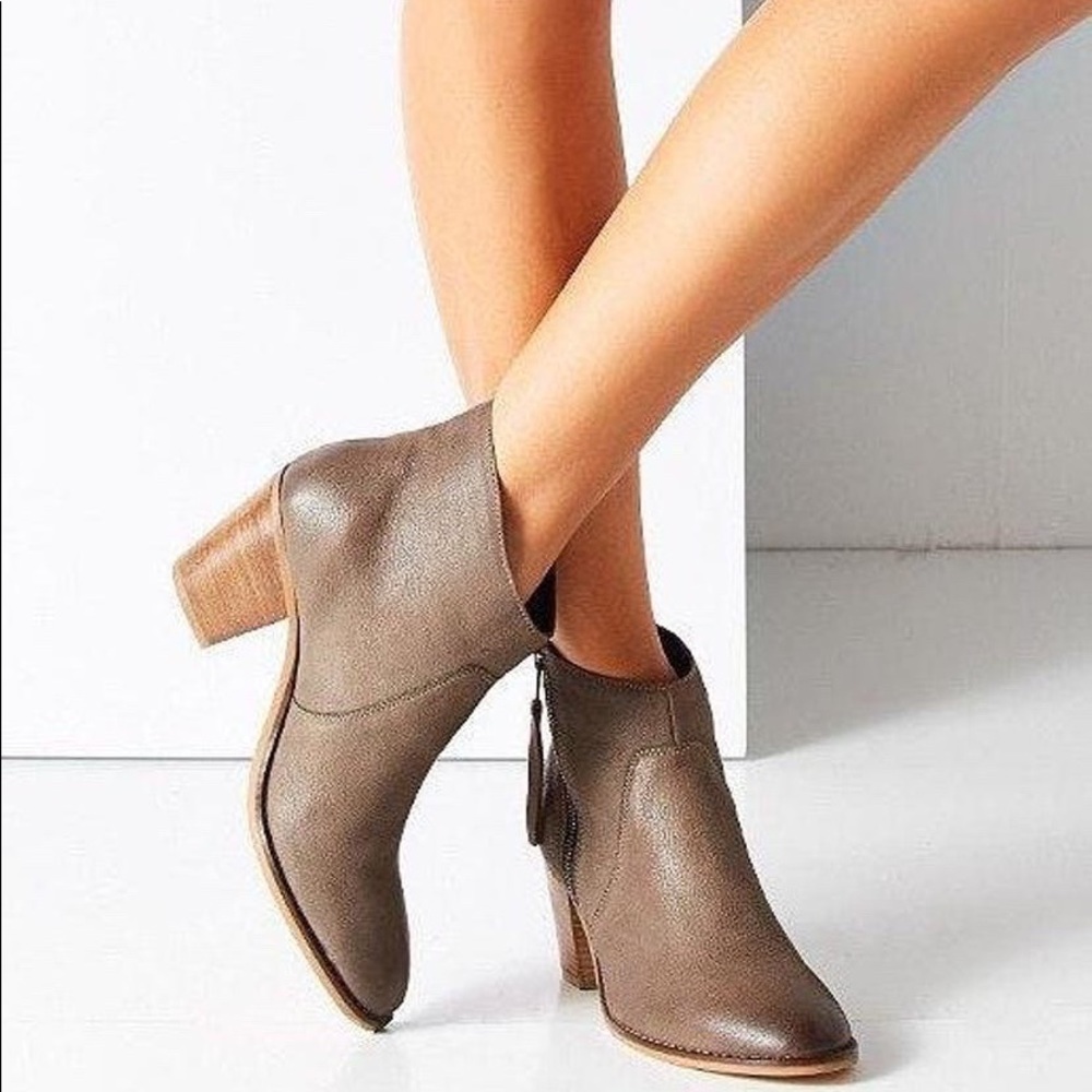 Urban outfitter Faye leather bootie